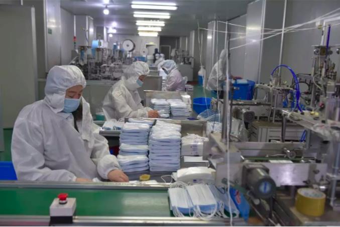 江西進(jìn)賢19家醫(yī)用口罩企業(yè)提前復(fù)產(chǎn) 日產(chǎn)46萬(wàn)只馳援抗疫一線(xiàn)